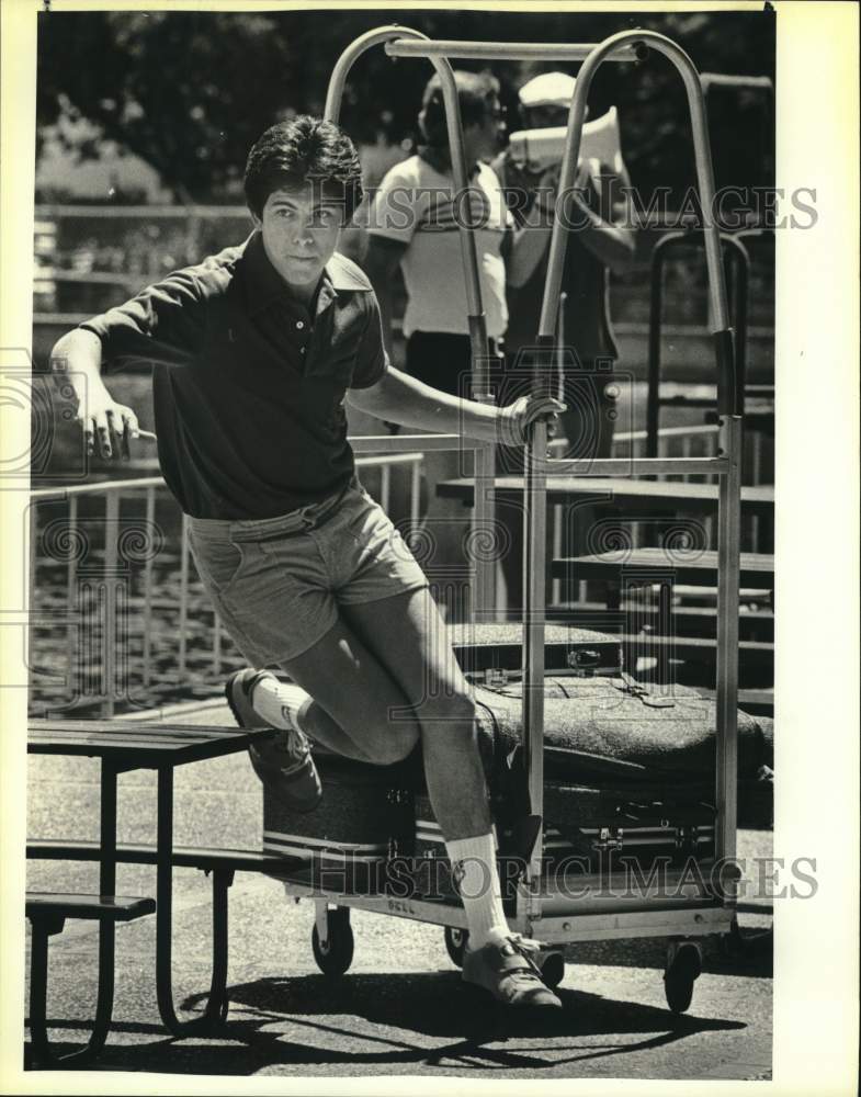 Press Photo Robert Chapa Runs Race In Bellman&#39;s Olympics To Benefit Leukemia- Historic Images