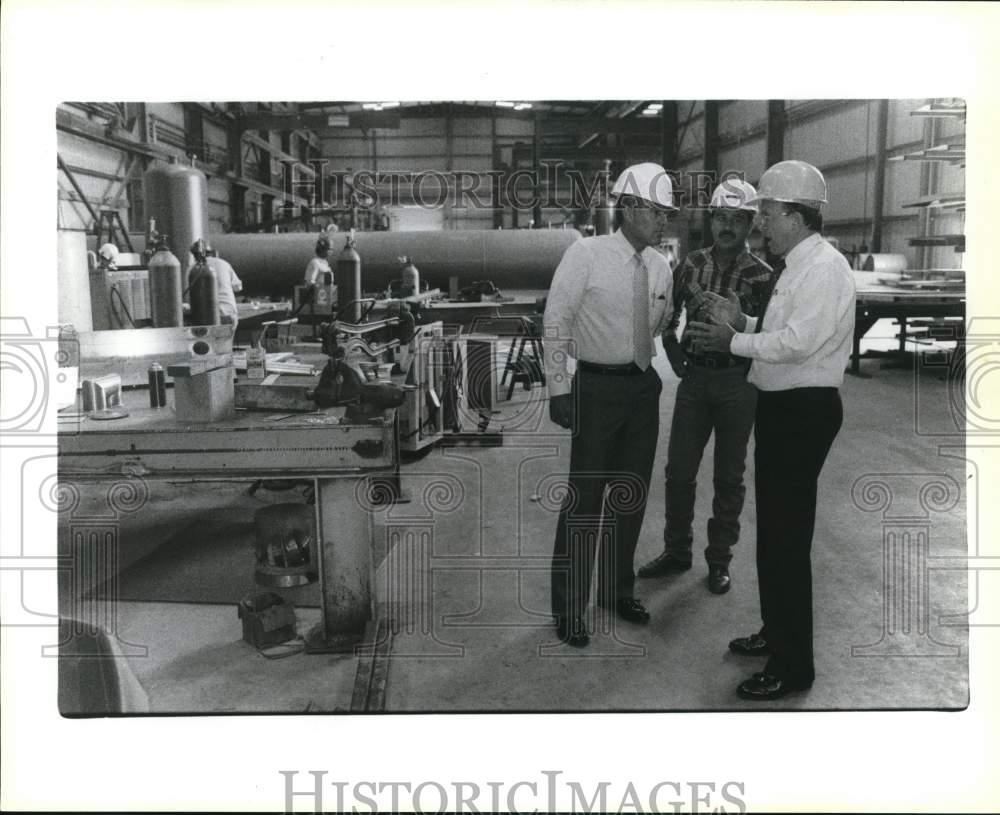 1988 Press Photo Harper Martin &amp; group talk about Reco, Inc. freezers- Historic Images