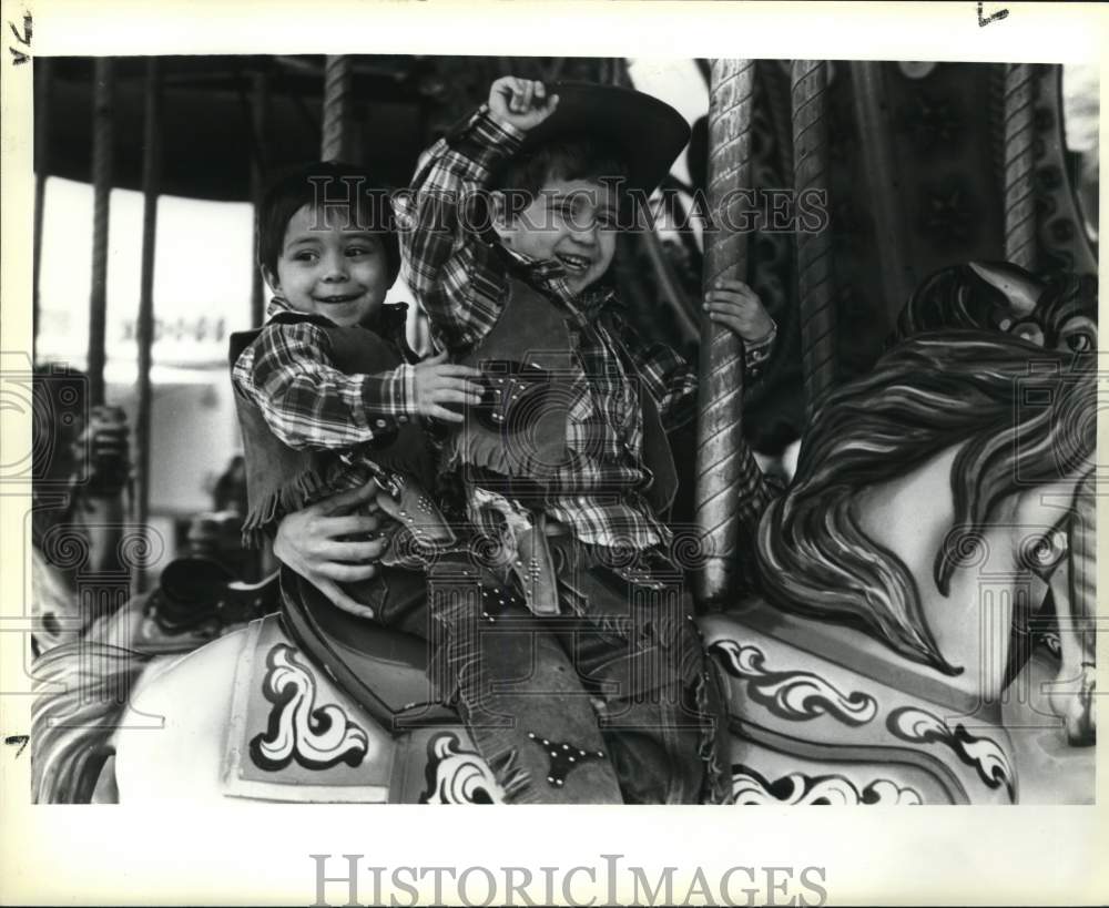 1985 Press Photo Larry &amp; Leroy Narvaez at the San Antonio Stock Show &amp; Rodeo- Historic Images