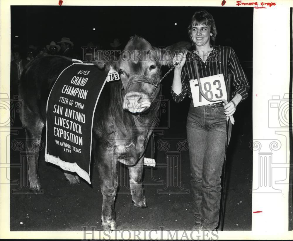 1985 Press Photo Suzanne Stewmar &amp; her grand champion steer at Stock Show, Texas- Historic Images