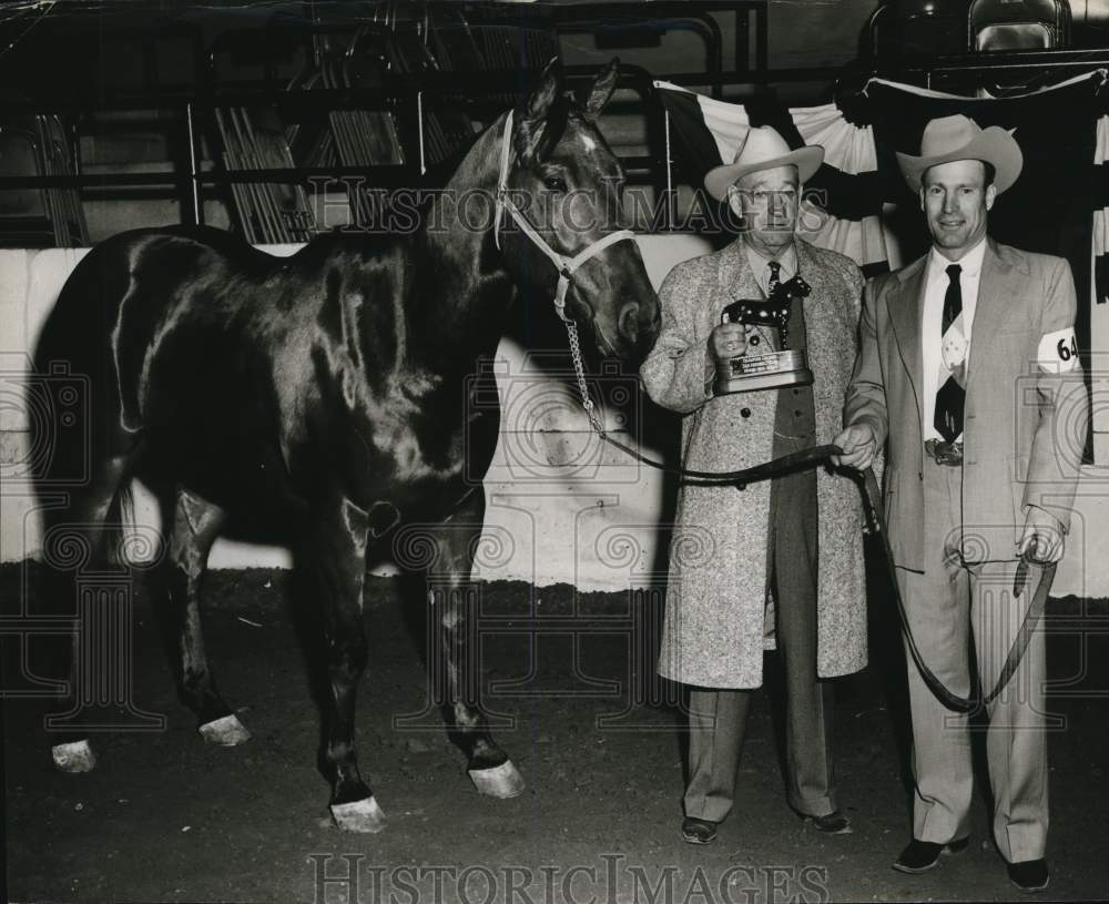 Press Photo Prize winning horse owner Paul Wagoner &amp; Fagan Miller, Texas- Historic Images