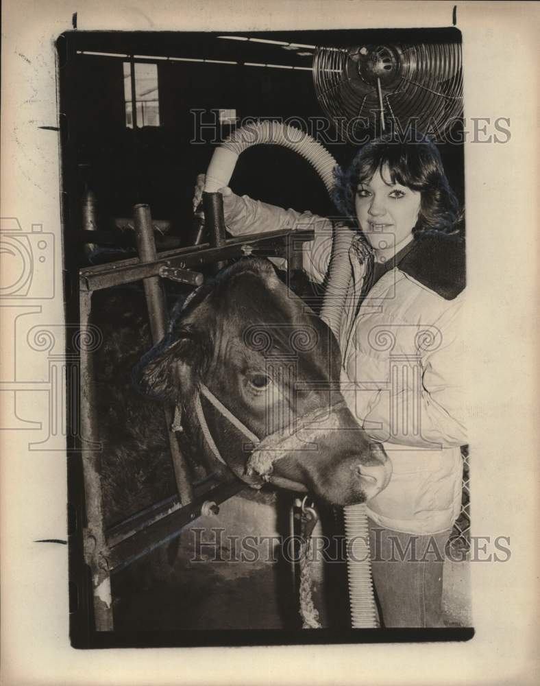 1978 Press Photo Young girl with her steer at Stock Show, Texas - saa67896- Historic Images