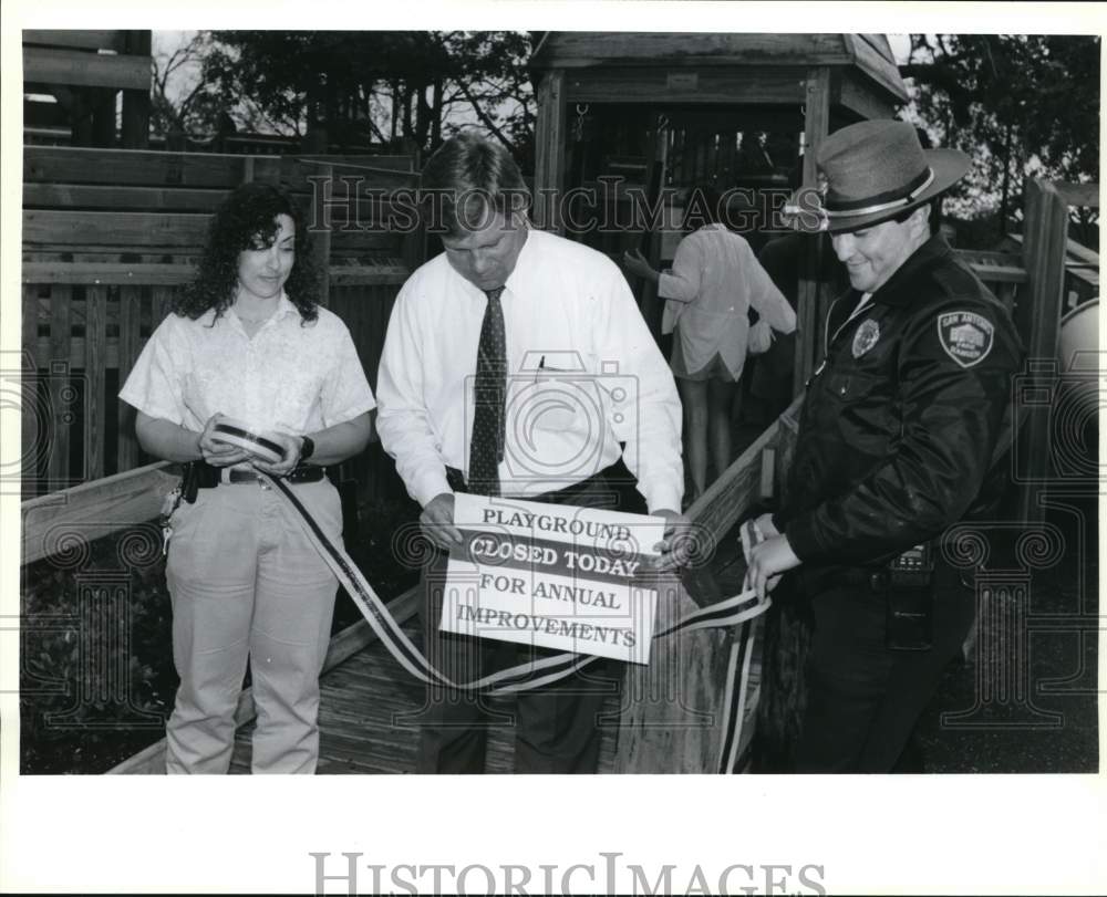 1990 Press Photo Downtown All Around Playground closed for improvements, Texas- Historic Images