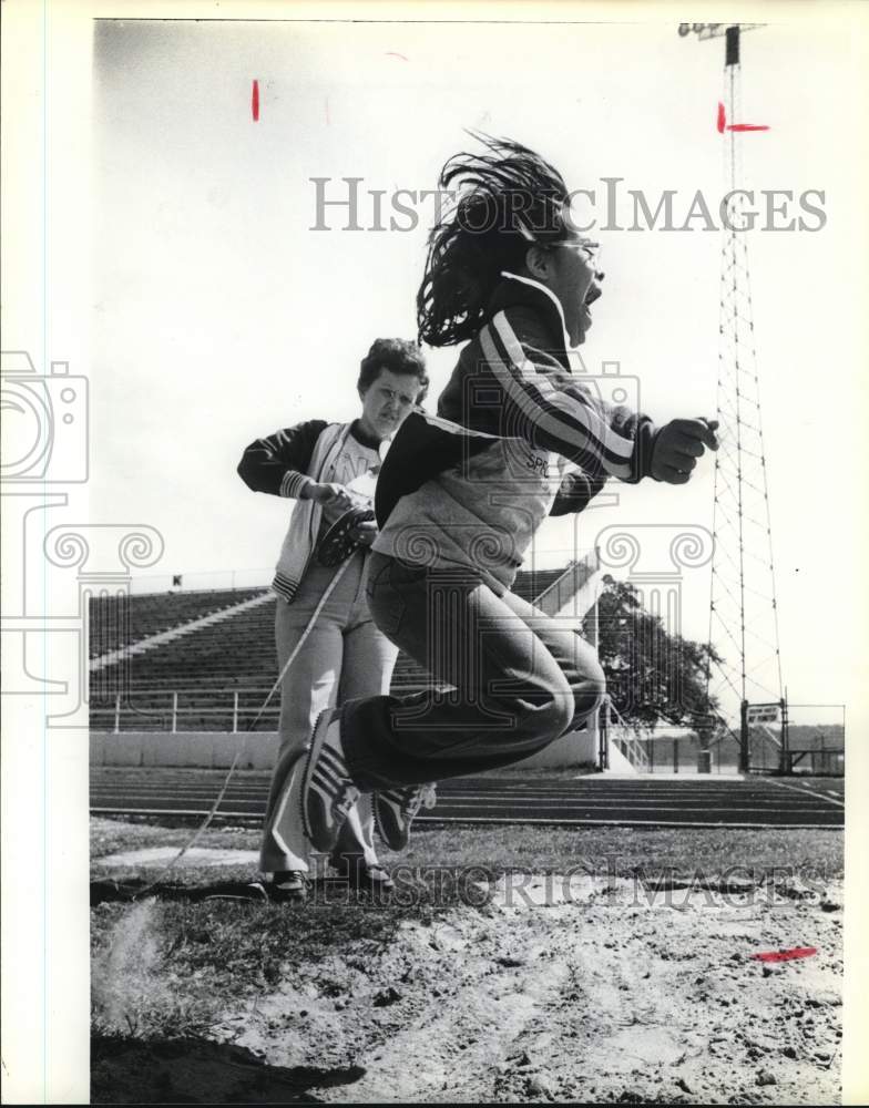 Press Photo Nora Cante competing in Special Olympics, Northside Stadium- Historic Images