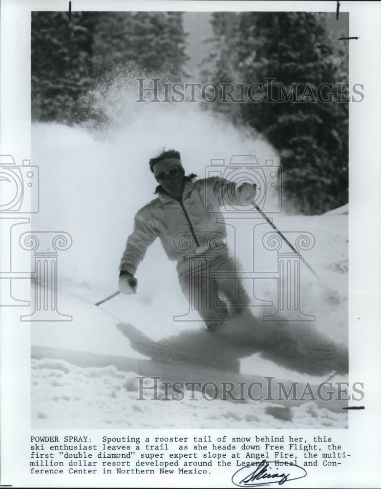 Press Photo Skier leaving "rooster tail" of snow on Free Flight slope, NM- Historic Images