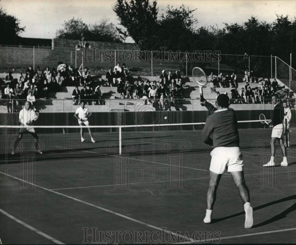 Press Photo Spectators watching tennis match at Tennis Stadium, Texas- Historic Images