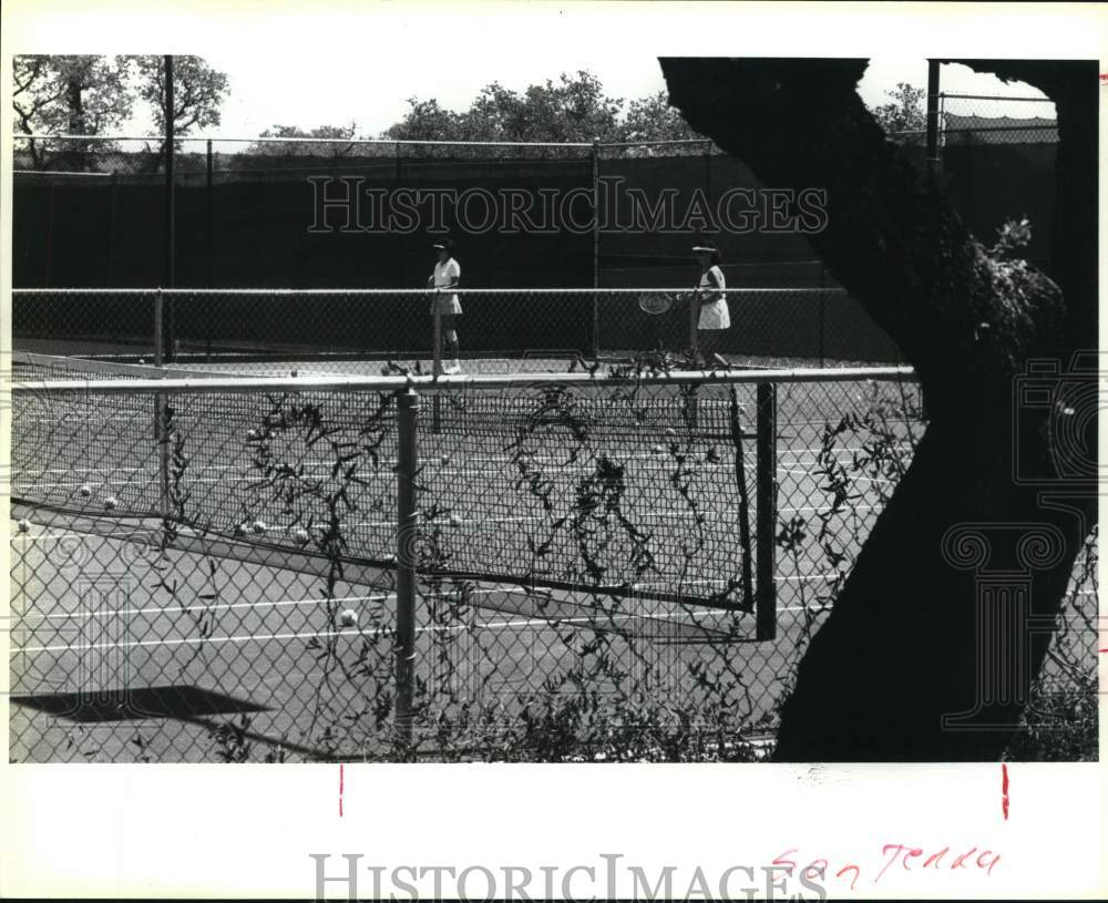 1987 Press Photo Ladies play tennis match at Sonterra court- Historic Images