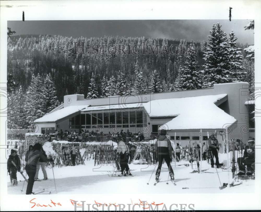 Press Photo Visitors at a lodge at base of mountain in Santa Fe., New Mexico- Historic Images