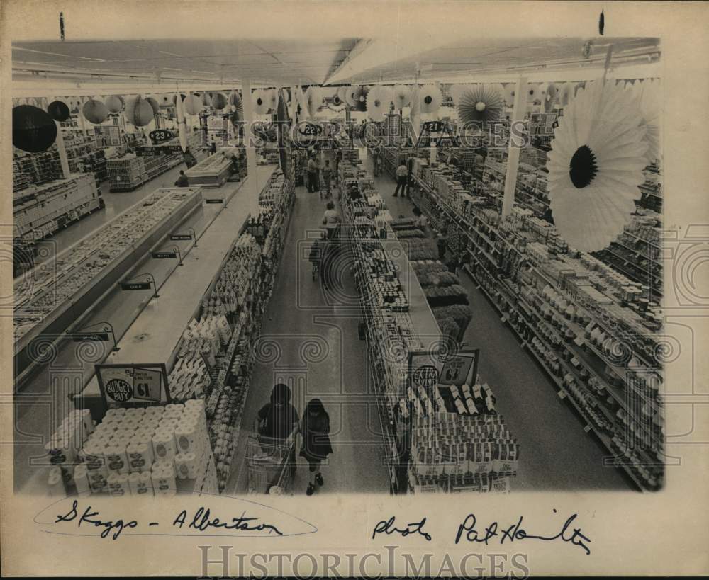 1975 Press Photo Skaggs Family Albertsons Store - saa70393- Historic Images