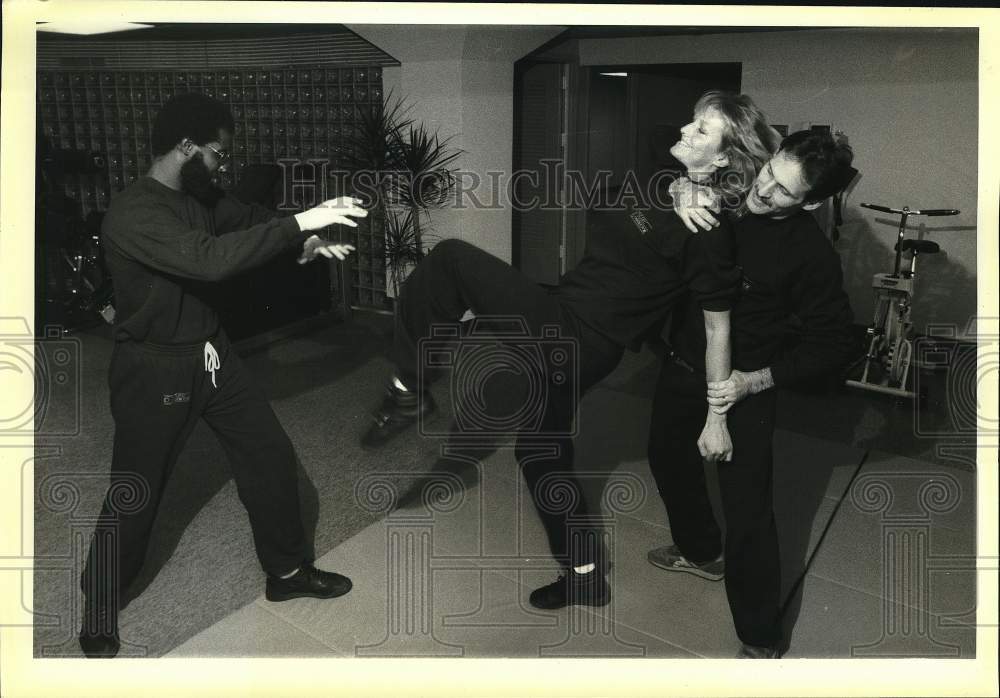 1985 Press Photo Executive Self-Defense Center students practicing, New York- Historic Images