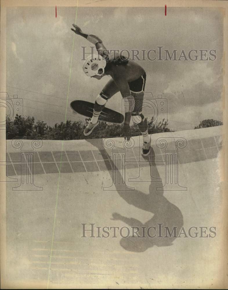 Press Photo Danny Bernal turning at top of skateboard ramp, Texas- Historic Images