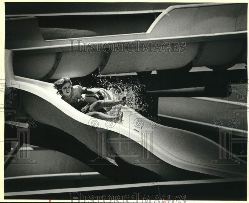 1974 Press Photo Lady tubing on water slide at Water Park USA, Texas- Historic Images