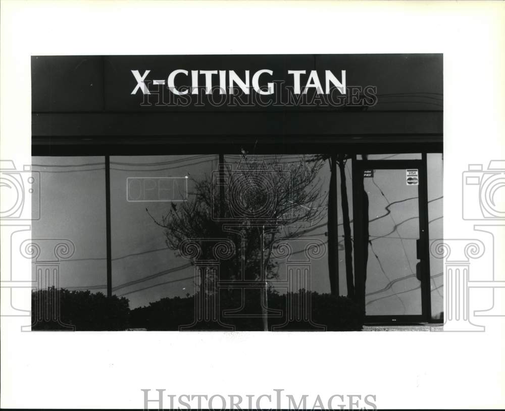 1993 Press Photo X-Citing Tan Tanning Salon Store Entrance on Bandera Road- Historic Images