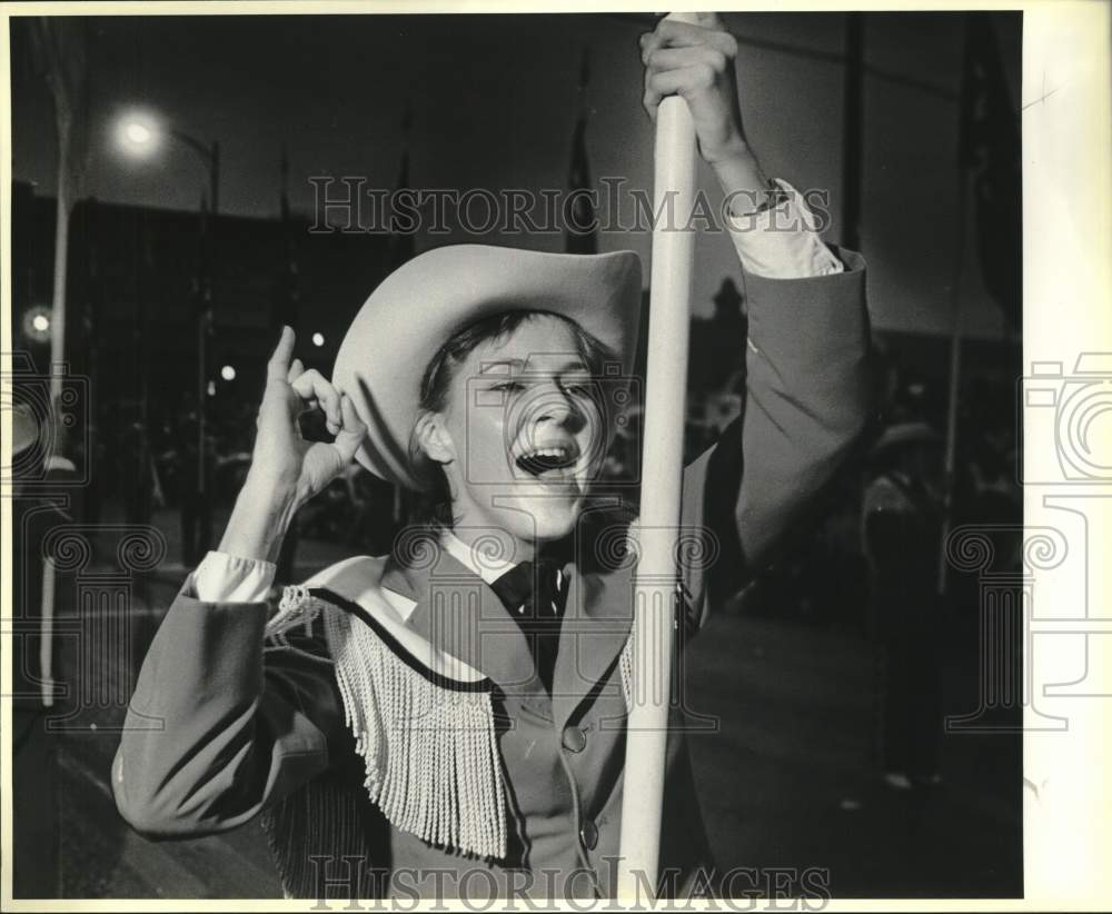 1987 Press Photo Carolyn Patek of Victoria in UT Band during Fiesta Flambeau- Historic Images