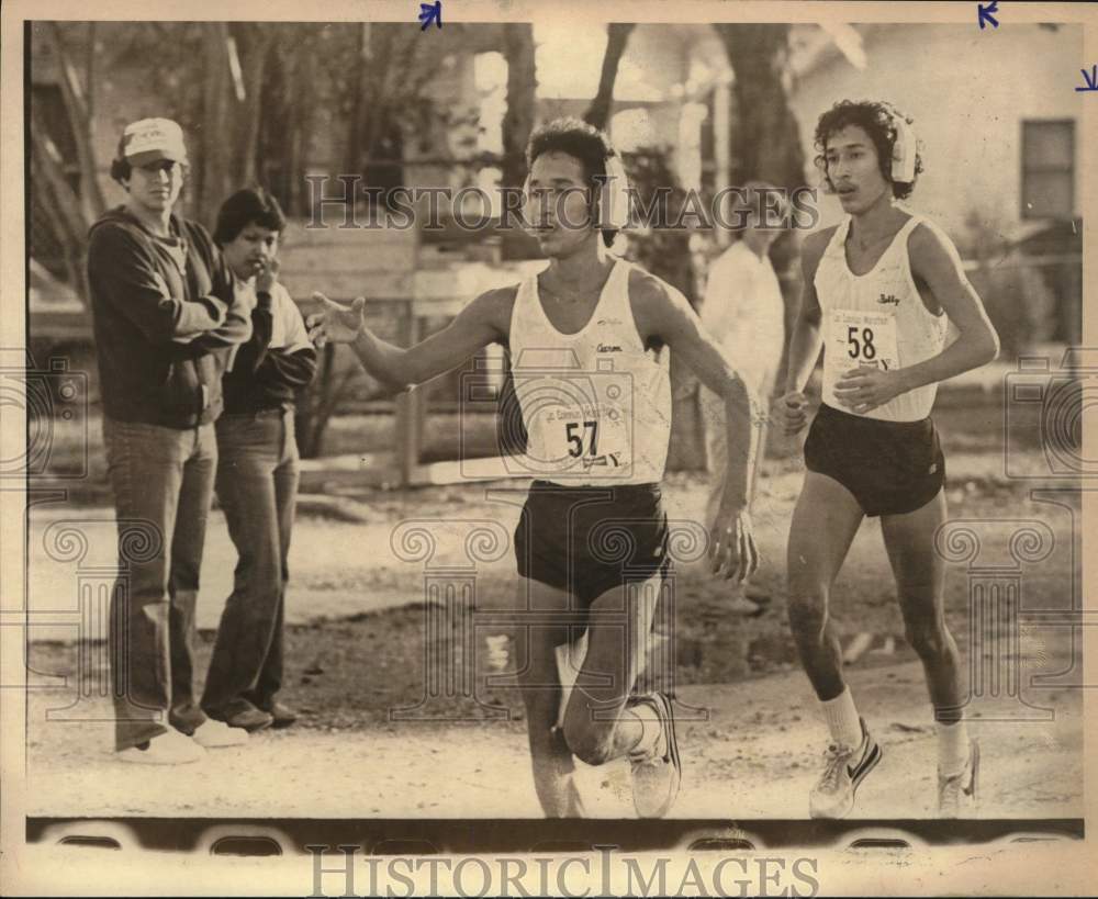 1981 Press Photo Aaron and Bobby Rios in Las Coloneas Marathon - saa88288- Historic Images