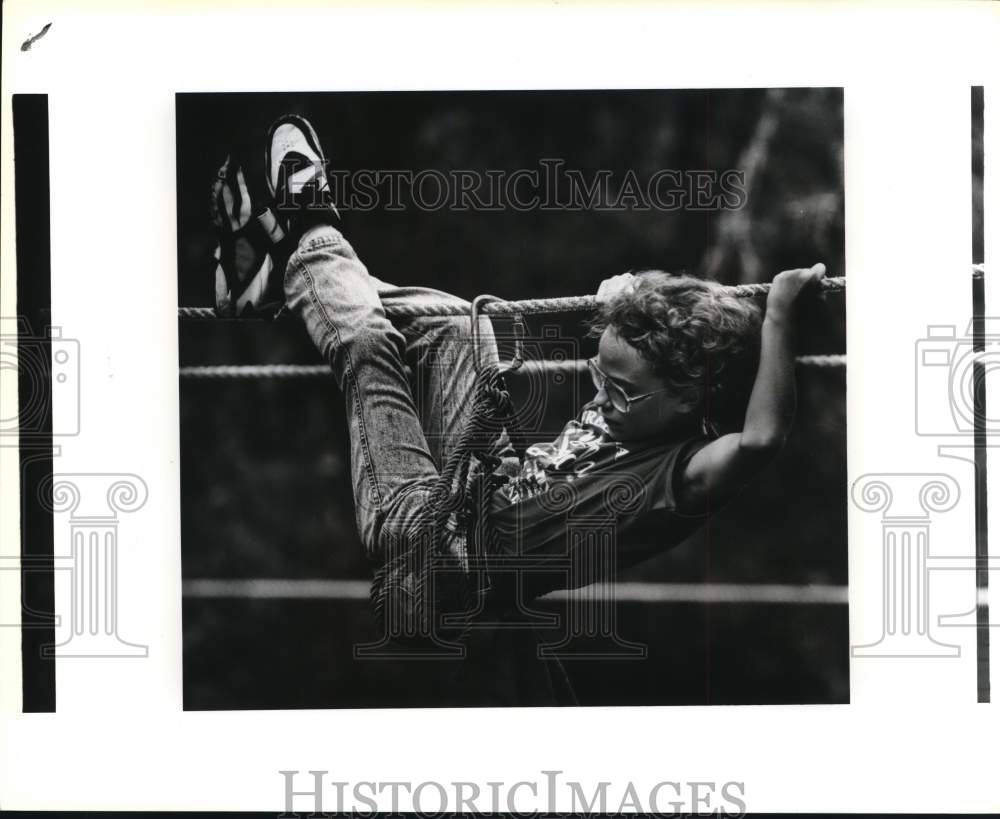 1993 Press Photo Sara Tannen on Rope at La Salida Program, Camp Bullis- Historic Images