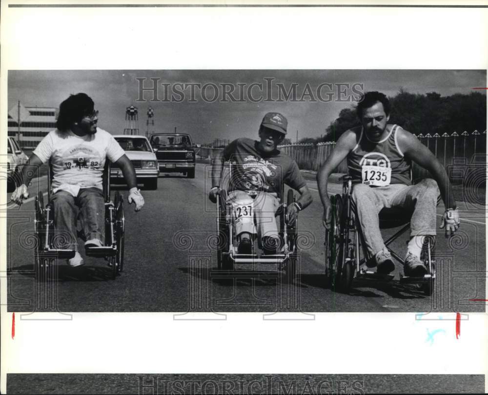 1982 Press Photo Wheelchair Entrants in Las Colonias de San Antonio Marathon- Historic Images