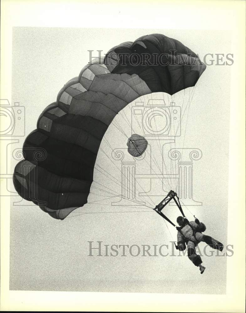 Press Photo Parachute Jumper in Air - saa89606- Historic Images