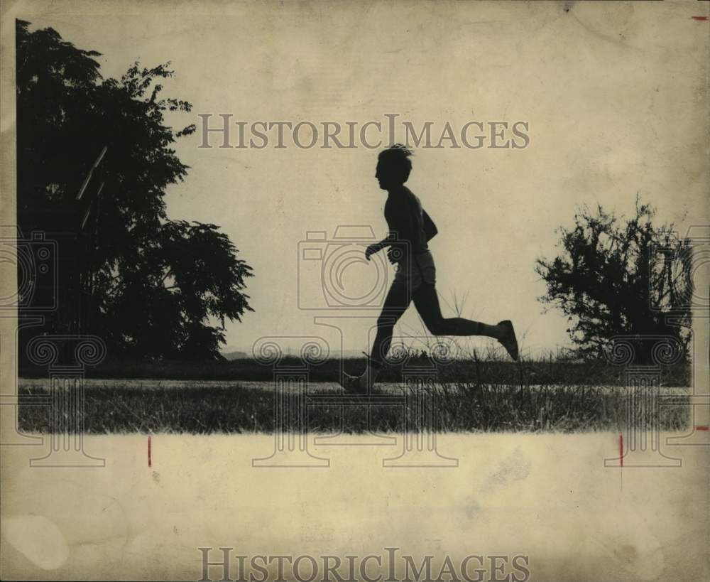 1978 Press Photo Runner Allan Rupe Jogging on Trail - saa90320- Historic Images