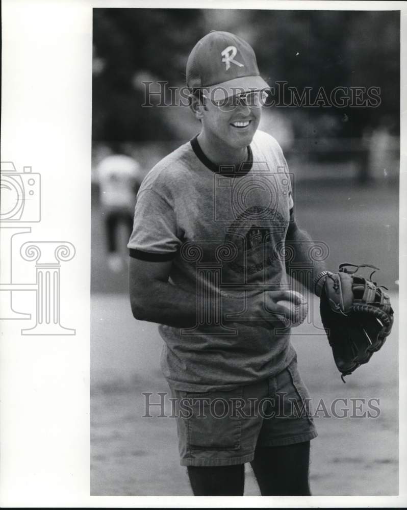 Press Photo Robert Rudewick, Pitcher for San Antonio Police Baseball Team- Historic Images