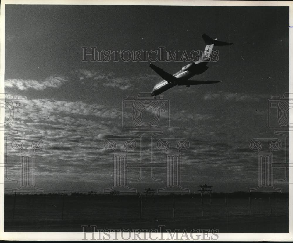 1979 Press Photo Iranian Airplane in Flight - saa93422