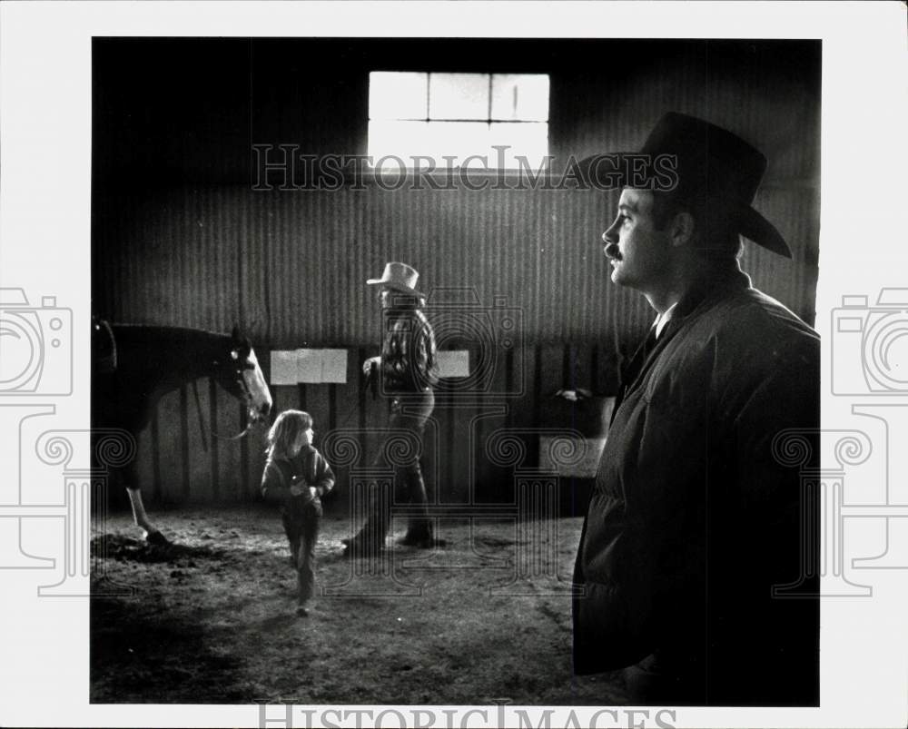 1986 Press Photo Veterinarian Dr. Mike Doherty at Freeman Coliseum Rodeo- Historic Images