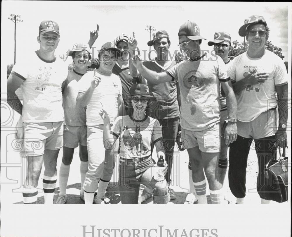 Press Photo Ann Faulkner with the San Antonio Police Department Softball Team- Historic Images