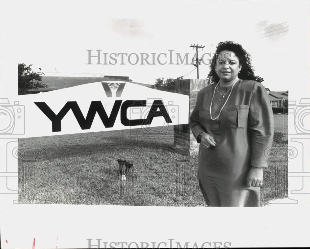 1989 Press Photo Choco Gonzalez-Mesa, Director of the YWCA, Texas - sab00156- Historic Images