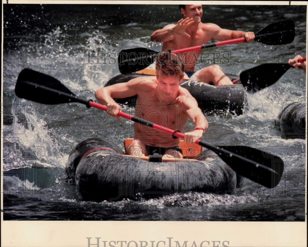 1988 Press Photo Ty Tracy in raft race at Wasserfest in New Braunfels- Historic Images