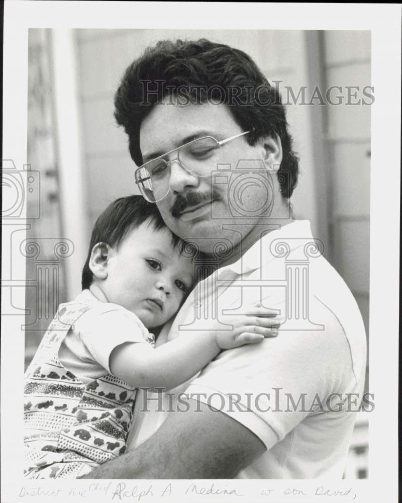 1991 Press Photo District Fire Chief Ralph A. Medina with son, David - sab02266- Historic Images