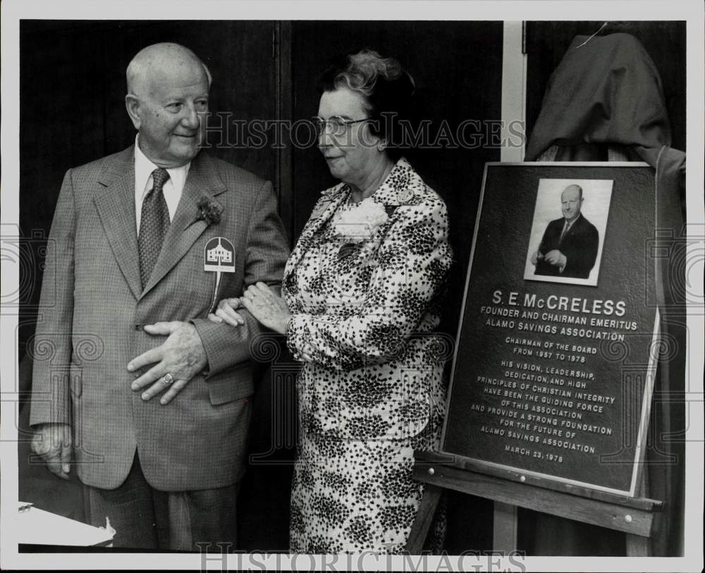 1978 Press Photo Mr. and Mrs. S. E. McCreless at Plaque unveiling - sab02868- Historic Images