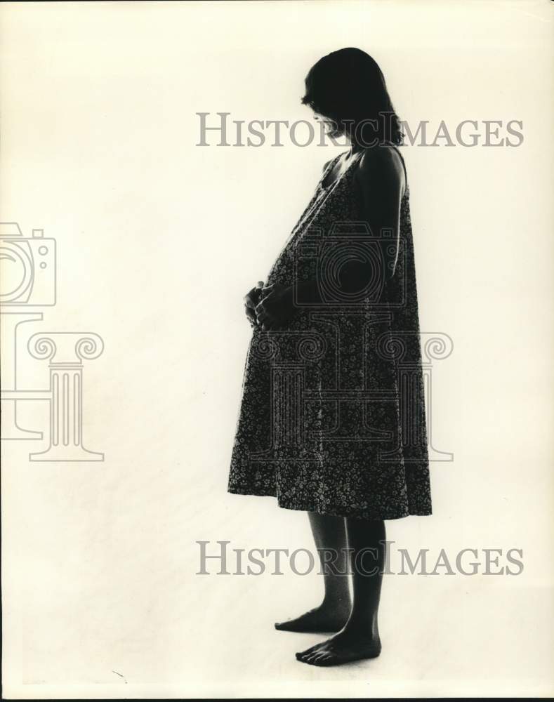 Press Photo Pregnant Teen in Profile - sab05055