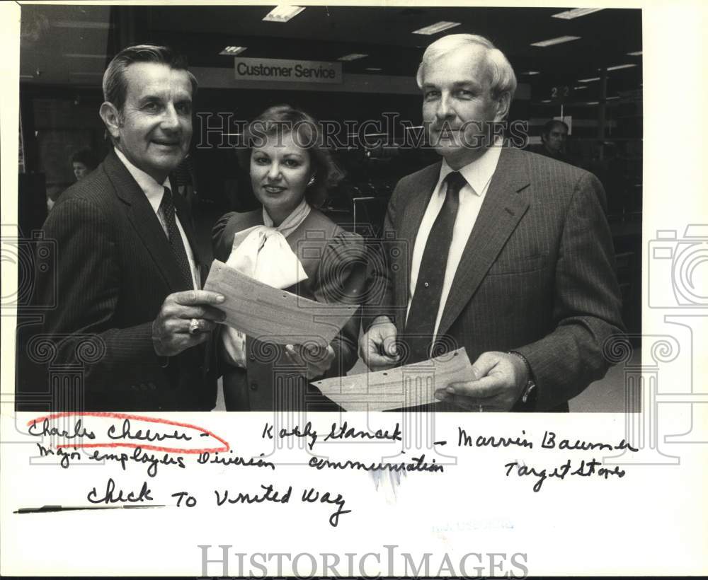 Press Photo Charles Cheever, Kathy Stancek, Marvin Baumer at Check Ceremony, TX