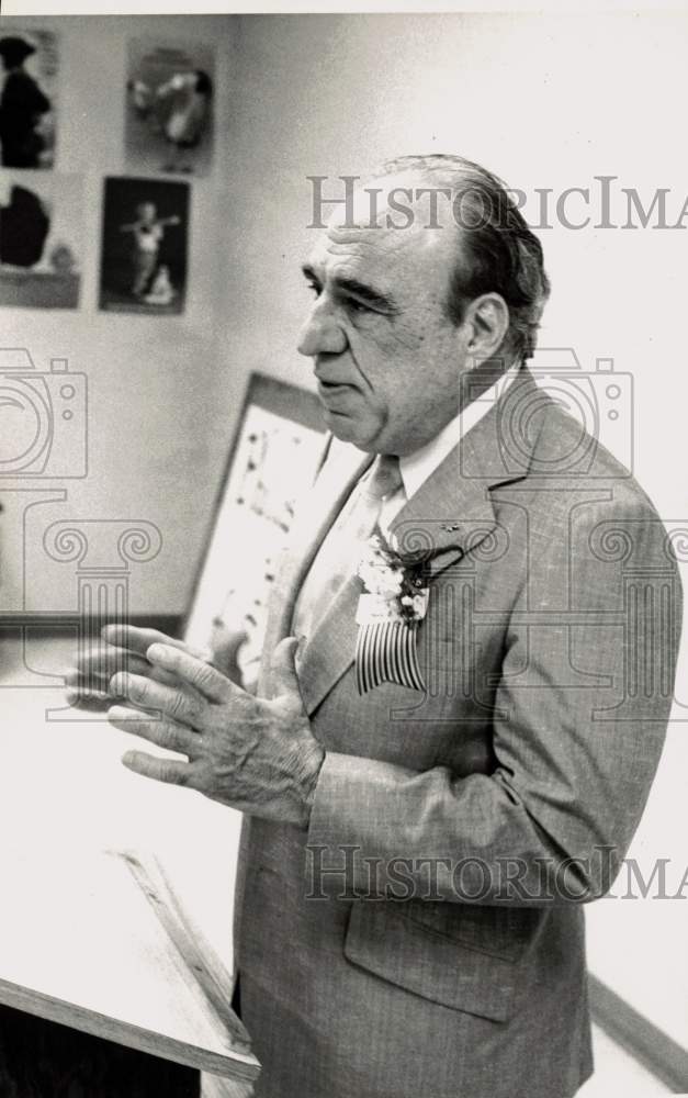 Press Photo Congressman Henry B. Gonzalez speaks at Event - sab08428- Historic Images