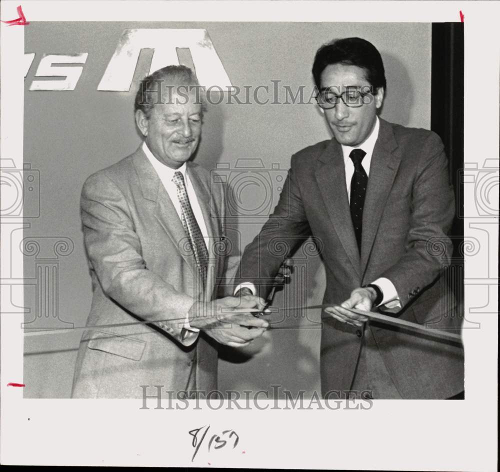 1987 Press Photo San Antonio Politician Henry Cisneros at Ribbon Cutting, Texas- Historic Images