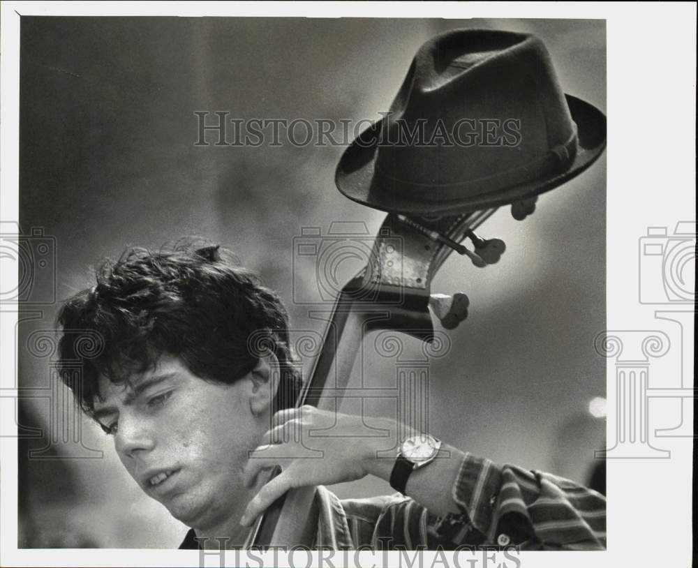 1985 Press Photo Lloyd Walsh performs with UTSA Jazz Band at Best Fest- Historic Images