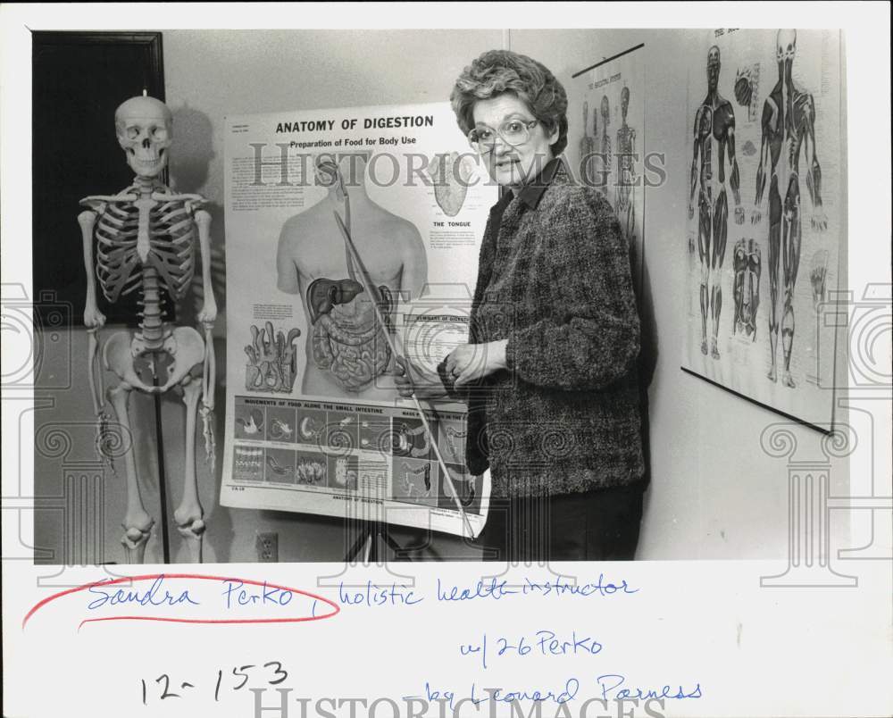 Press Photo Sandra Perko, Holistic Health Instructor - sab11923