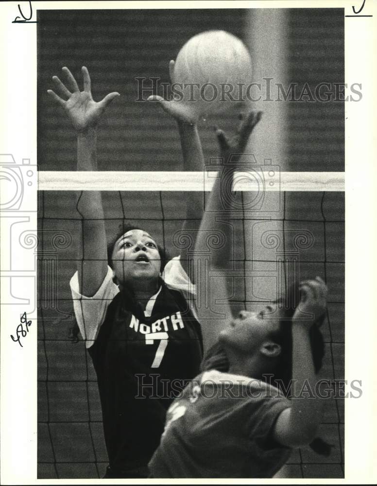 1990 Press Photo Angelia Spradley &amp; Melissa Baiza, all-star volleyball game, TX- Historic Images