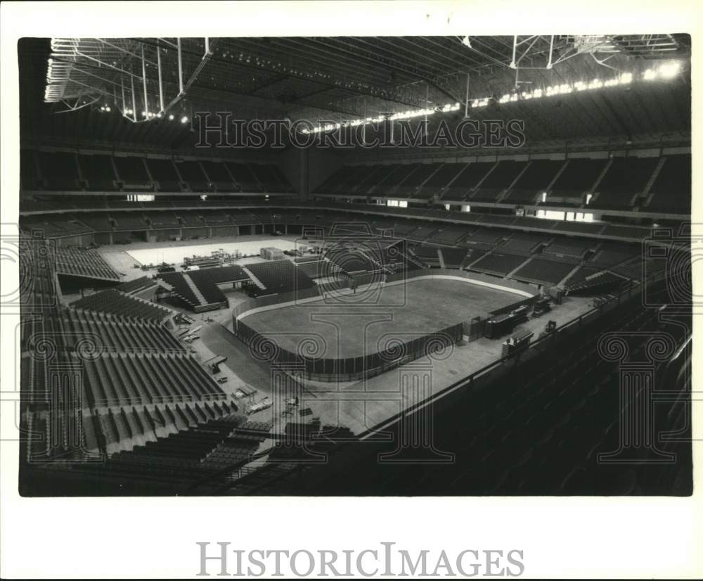 1993 Press Photo Construction of ice rink & basketball court at Alamodome, TX- Historic Images