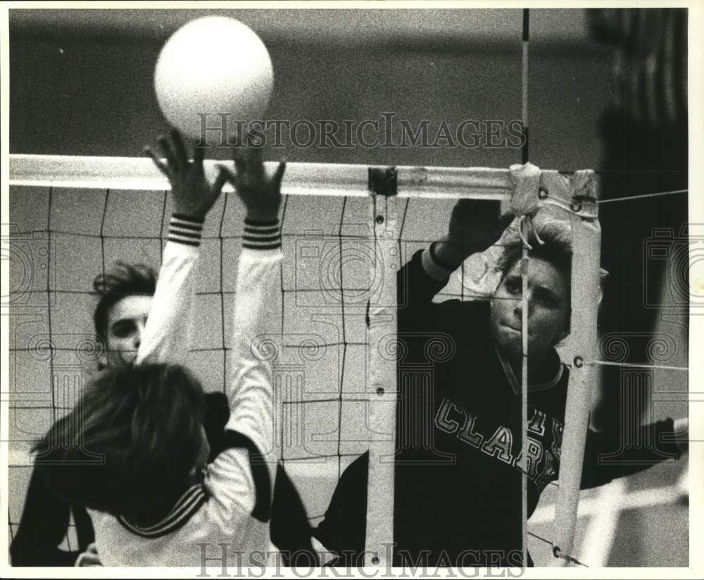 1989 Press Photo Dana Santleben in volleyball game against Weslaco, Texas- Historic Images