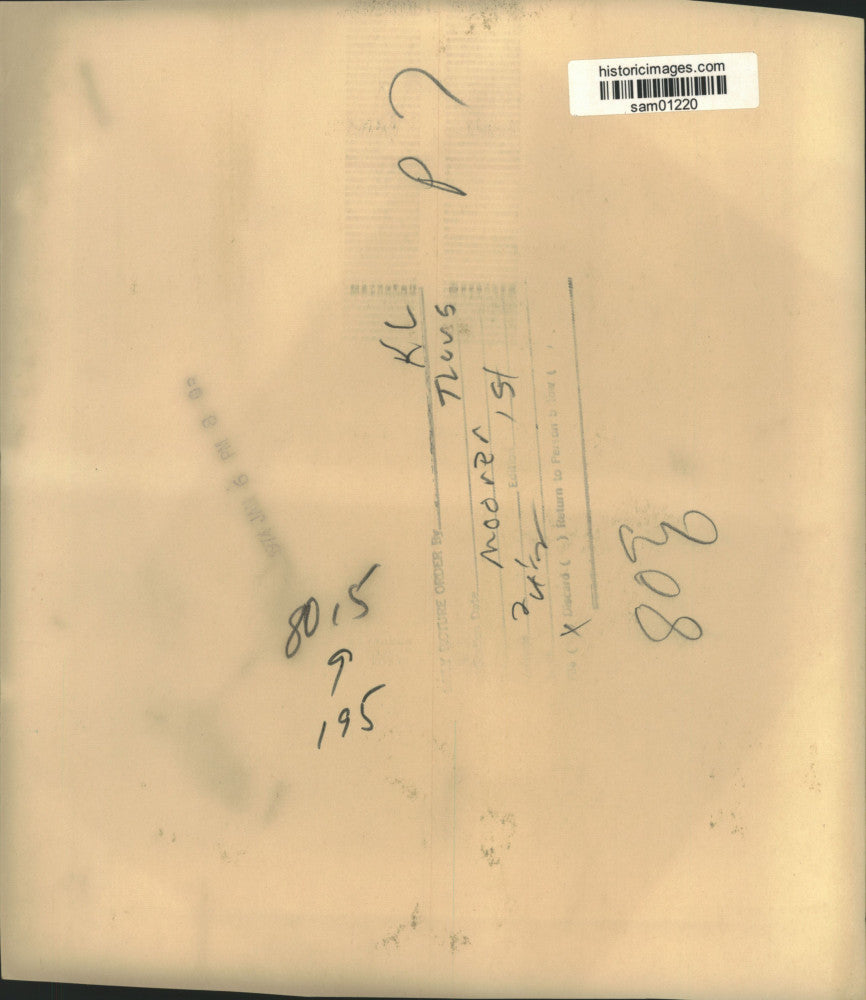 1974 Press Photo Admiral Thomas Moorer and aide arrive at Capitol Hill.