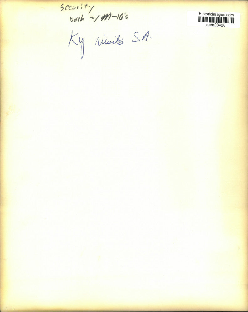 Press Photo Security guards with M-1G's for Ky visit to San Antonio, Texas