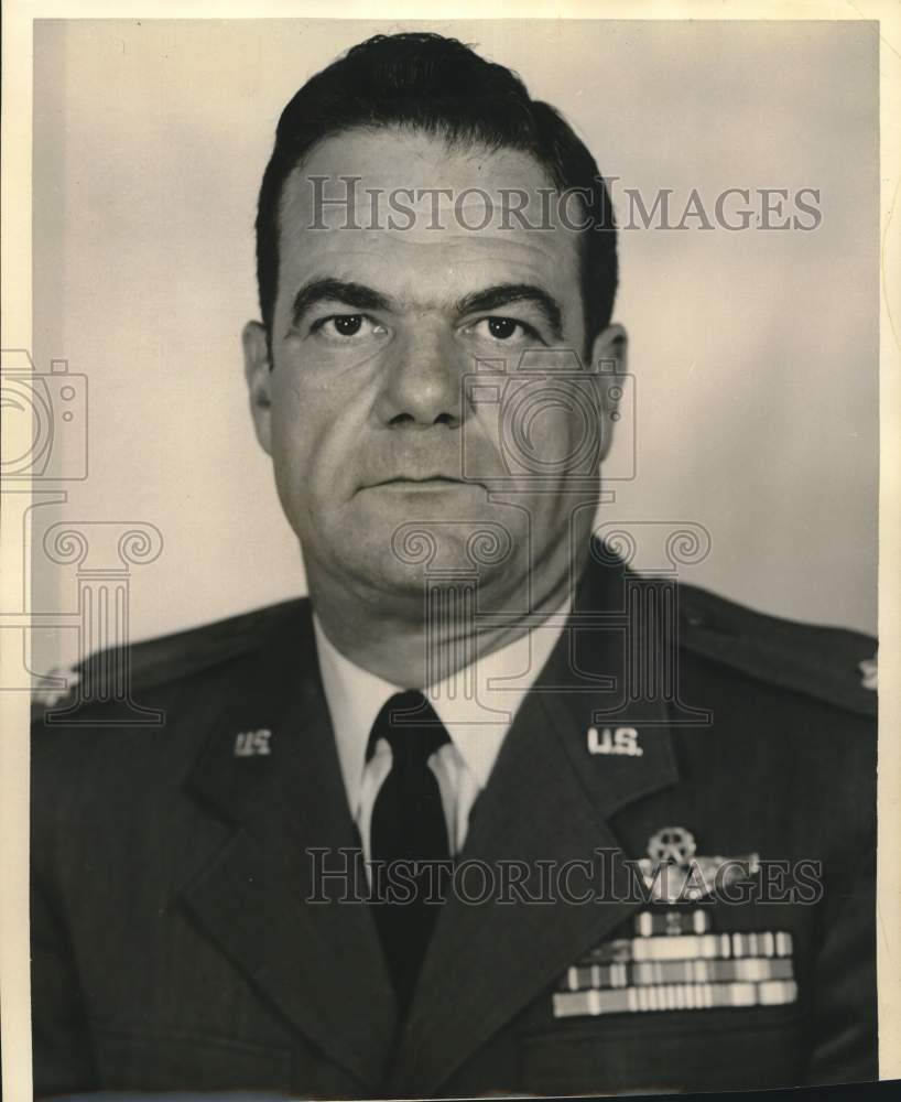 Press Photo Officer Mills of the United States Air Force - sam04688- Historic Images