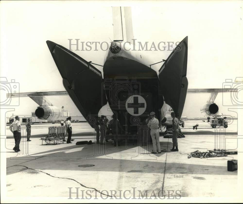 1965 Press Photo MUST Expandable Unit Loaded into C-141 Plane at Kelly Air Base