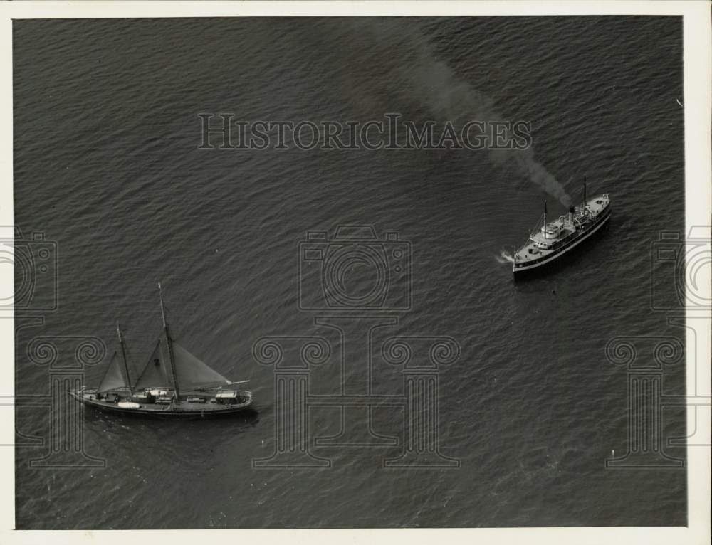 1941 Press Photo Small Steamer with Fishermen & Schooner off New England Coast