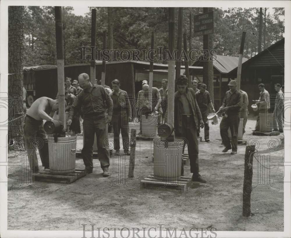 1951 Press Photo Seabees cleaning after meal while training at Camp Lejeune, NC- Historic Images