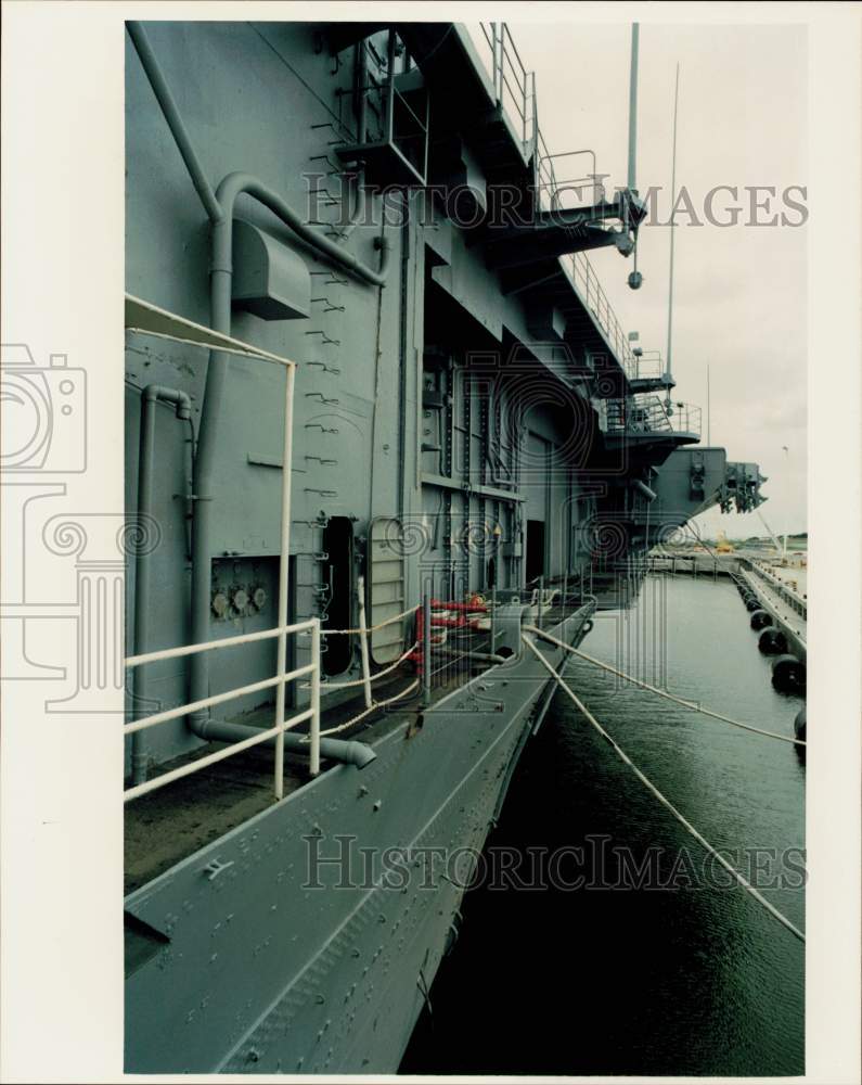Press Photo U.S.S. Lexington tied up at dock - sam07516