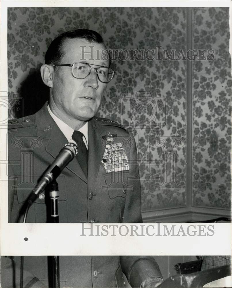 Press Photo General Roberts - sam07605