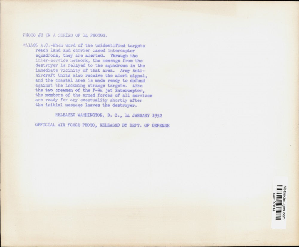 1952 Press Photo F-94 jet interceptor crew leaving on mission - sam07814