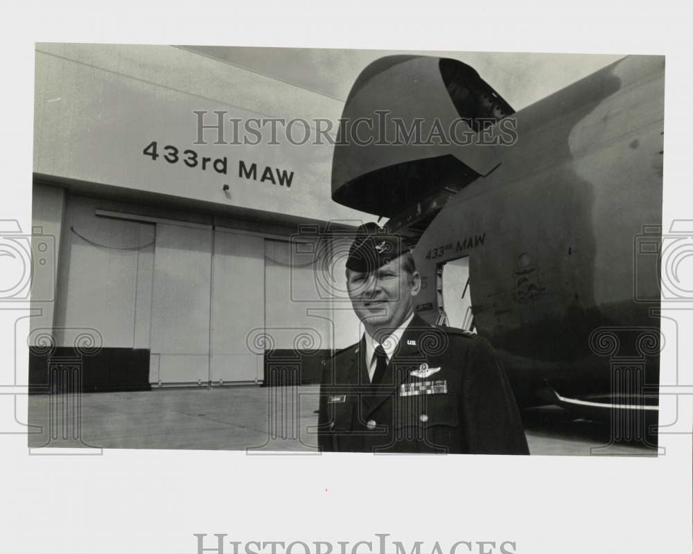 1988 Press Photo Colonel James E. Sherrard, Kelly Air Force Base, Texas- Historic Images